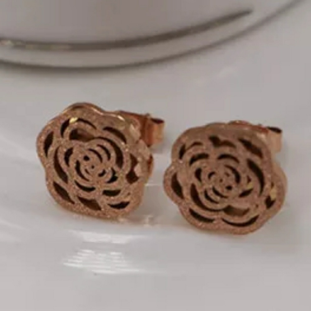 Frosted covered Camellia stud earrings. - Picture 5 of 7